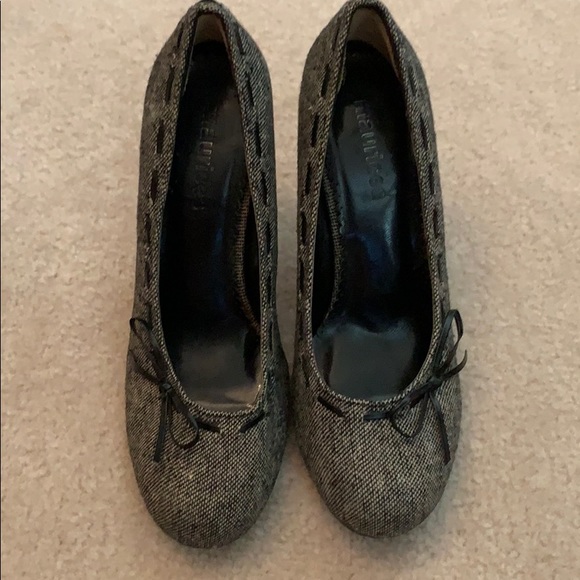 Gray heels - Picture 1 of 2